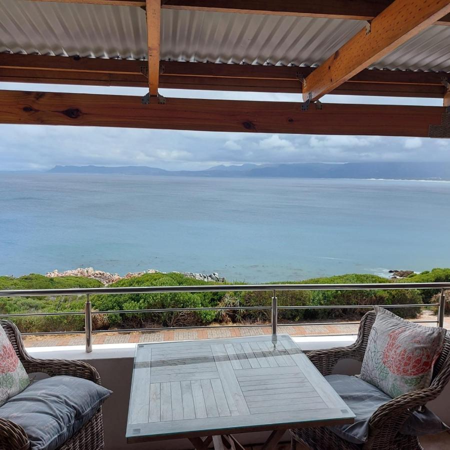 Kleinzee Oceanfront Guesthouse Gansbaai Bagian luar foto