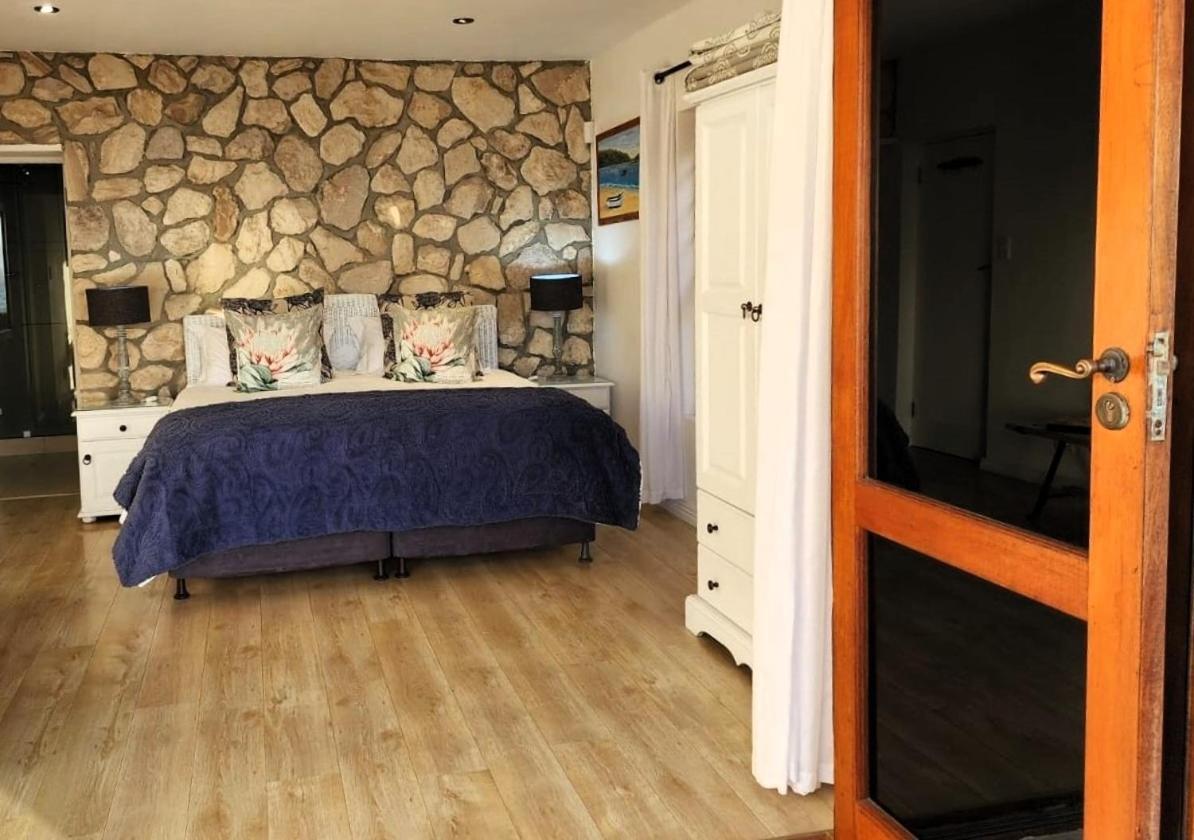 Kleinzee Oceanfront Guesthouse Gansbaai Bagian luar foto