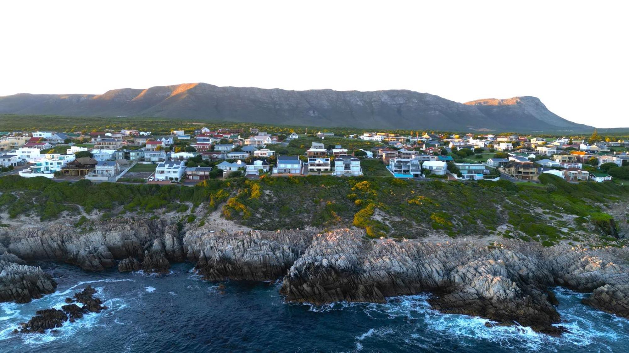Kleinzee Oceanfront Guesthouse Gansbaai Bagian luar foto