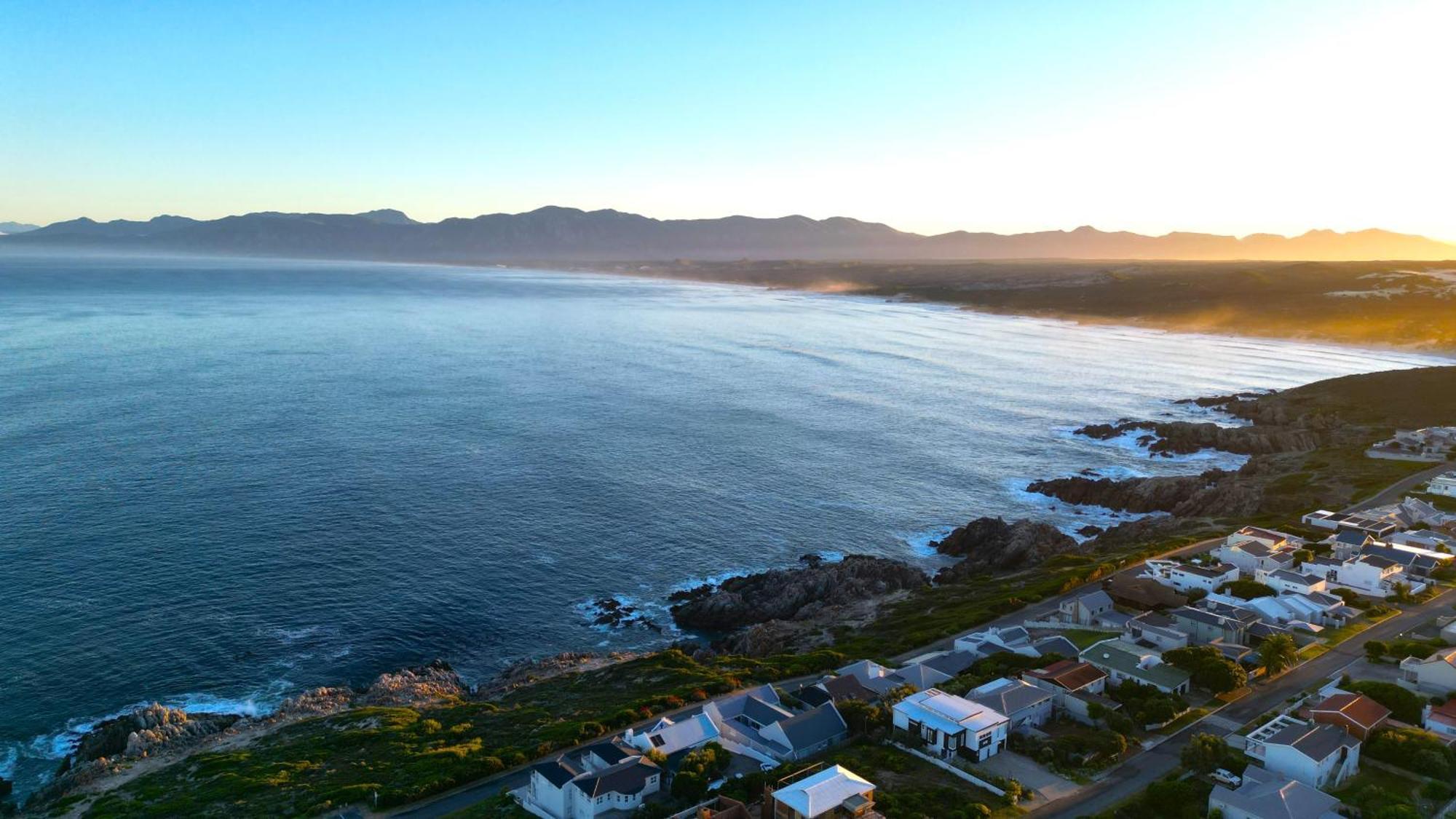 Kleinzee Oceanfront Guesthouse Gansbaai Bagian luar foto