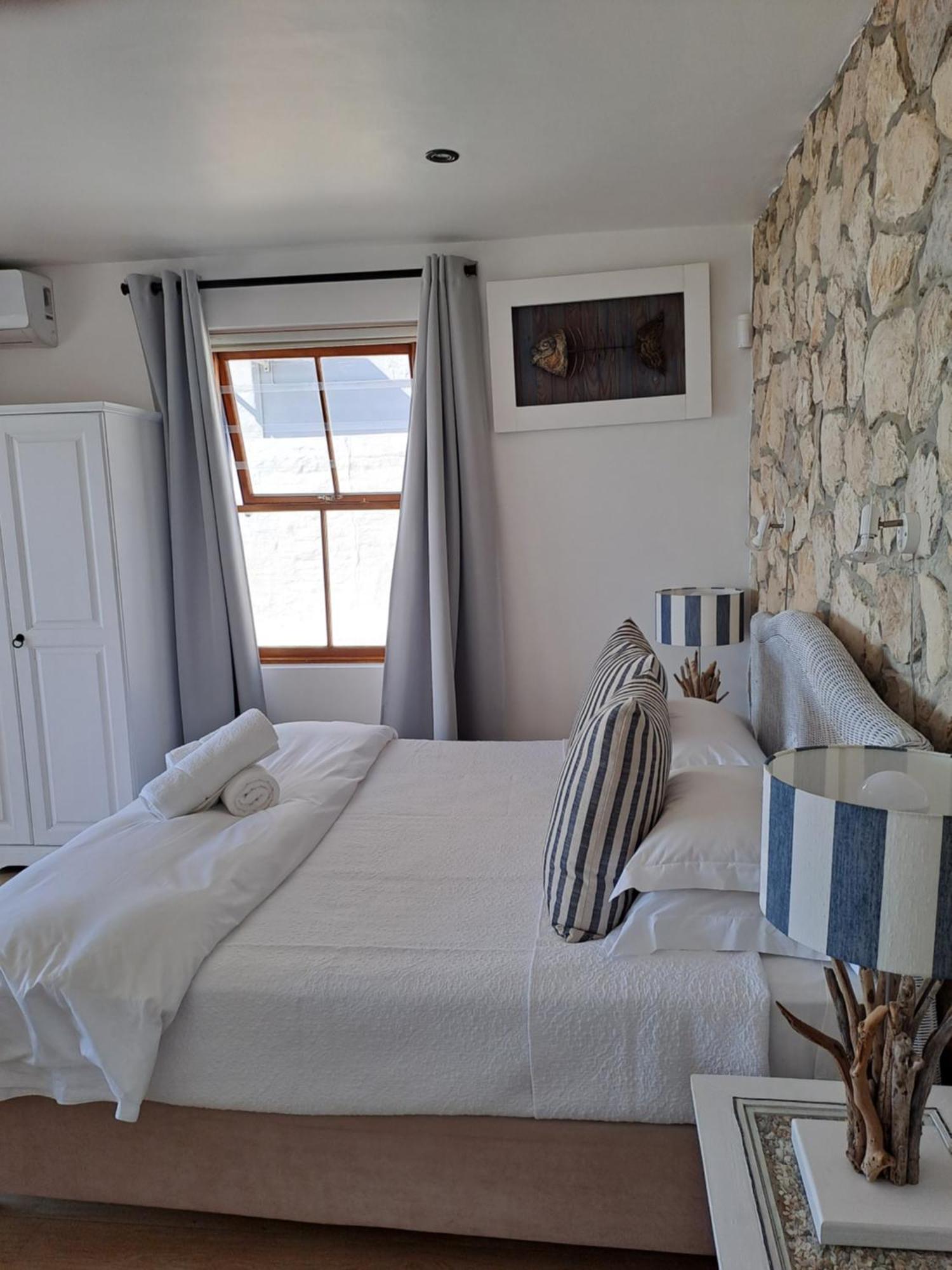 Kleinzee Oceanfront Guesthouse Gansbaai Bagian luar foto
