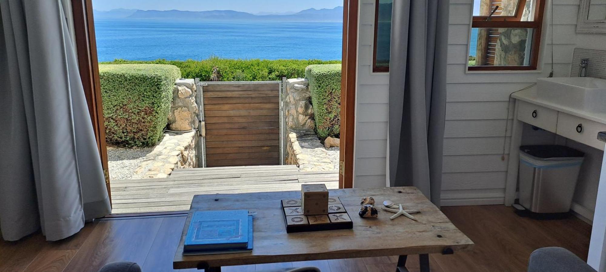 Kleinzee Oceanfront Guesthouse Gansbaai Bagian luar foto
