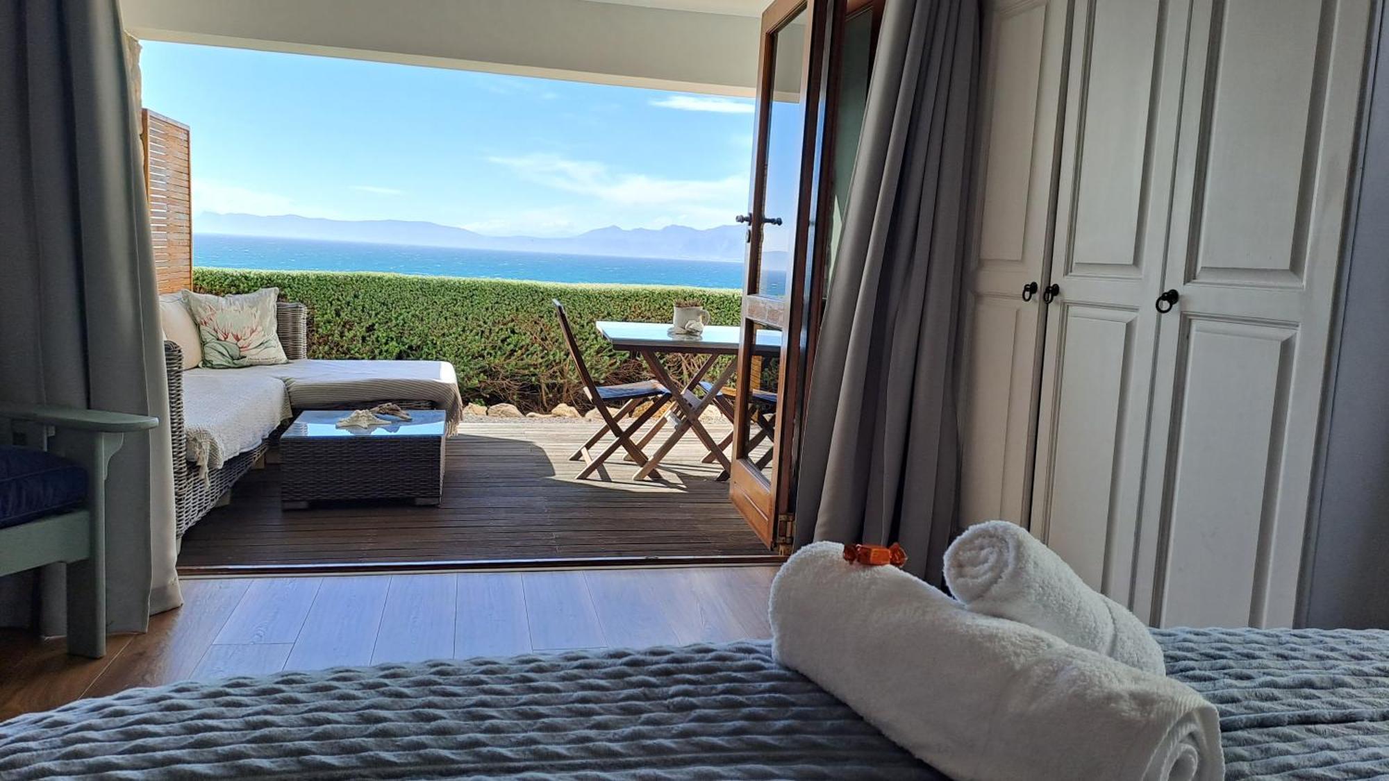 Kleinzee Oceanfront Guesthouse Gansbaai Bagian luar foto