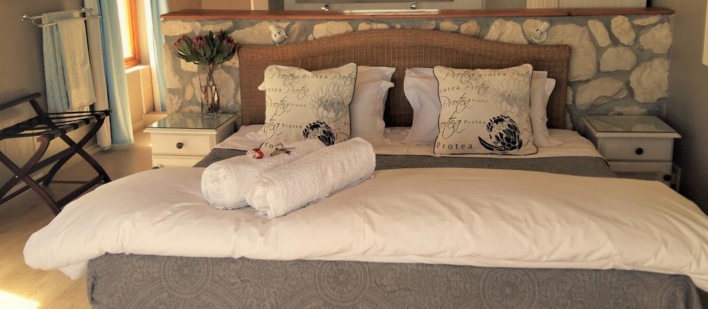 Kleinzee Oceanfront Guesthouse Gansbaai Bagian luar foto
